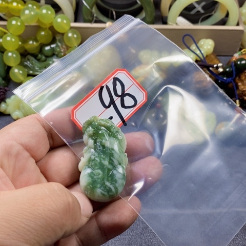 未镶嵌蛇纹石玉颈饰