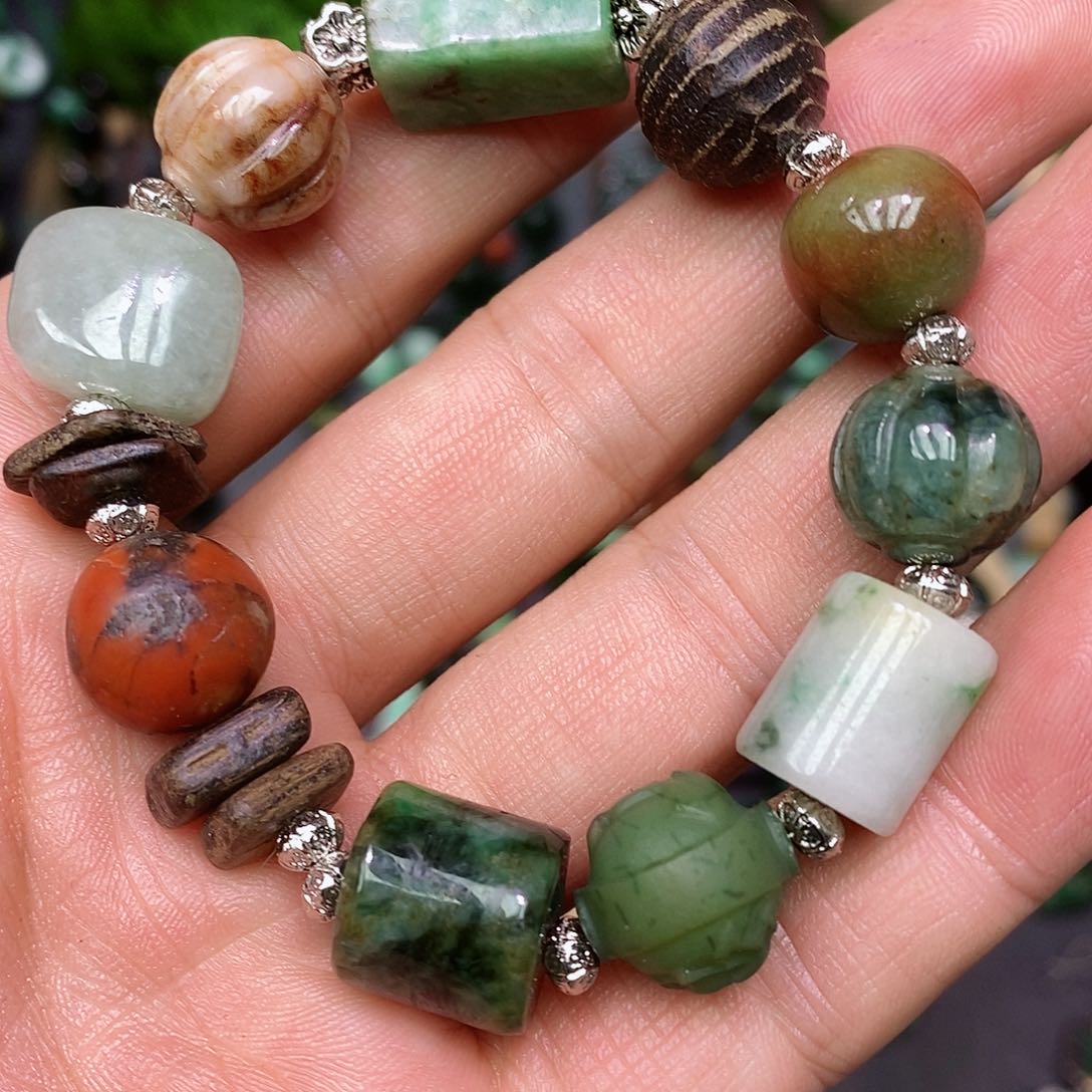 翡翠手链未镶嵌漂亮美眉