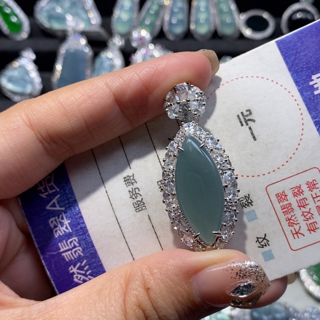 翡翠颈饰未镶嵌翡翠