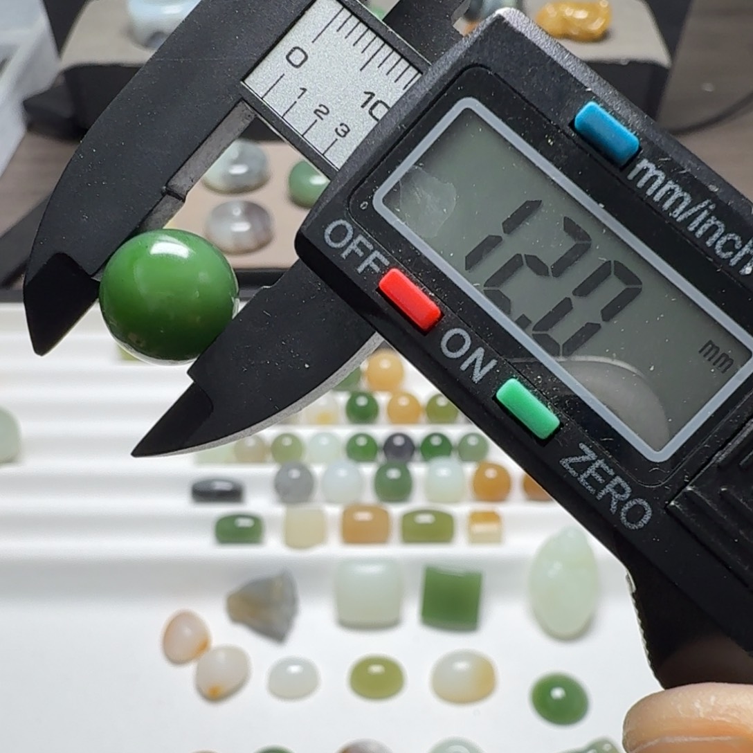 颈饰未镶嵌和田玉眺*