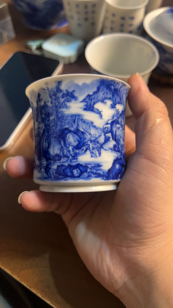 问工青花山水容天杯