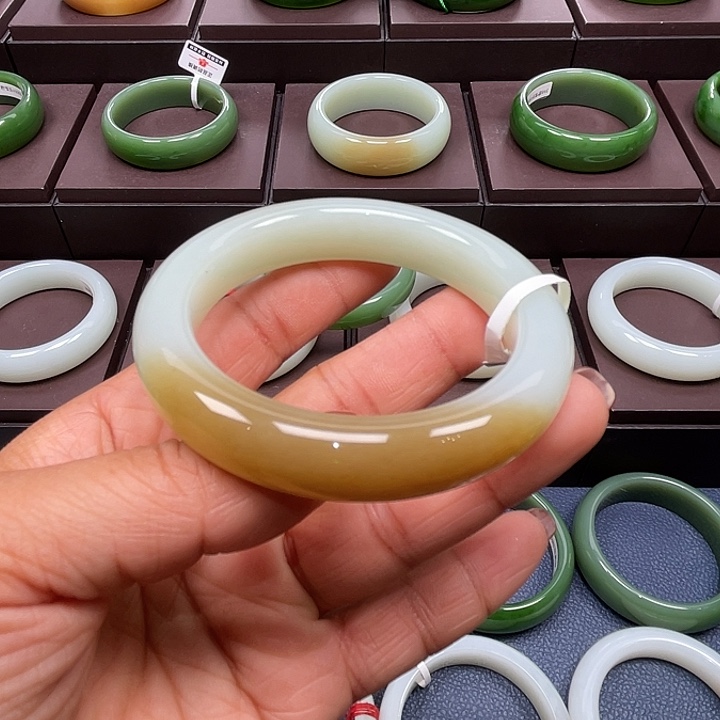 和田玉未镶嵌手镯55556