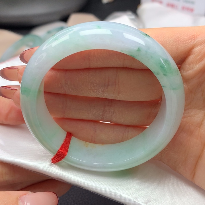 翡翠手镯未镶嵌54轮胎