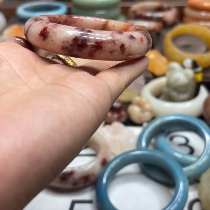 籽***乙石英质玉未镶嵌手镯