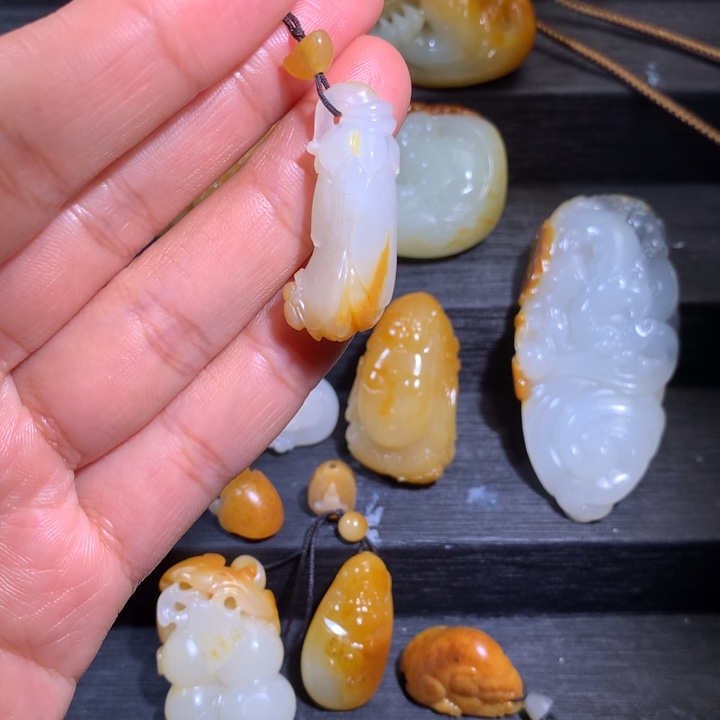 和田玉颈饰未镶嵌