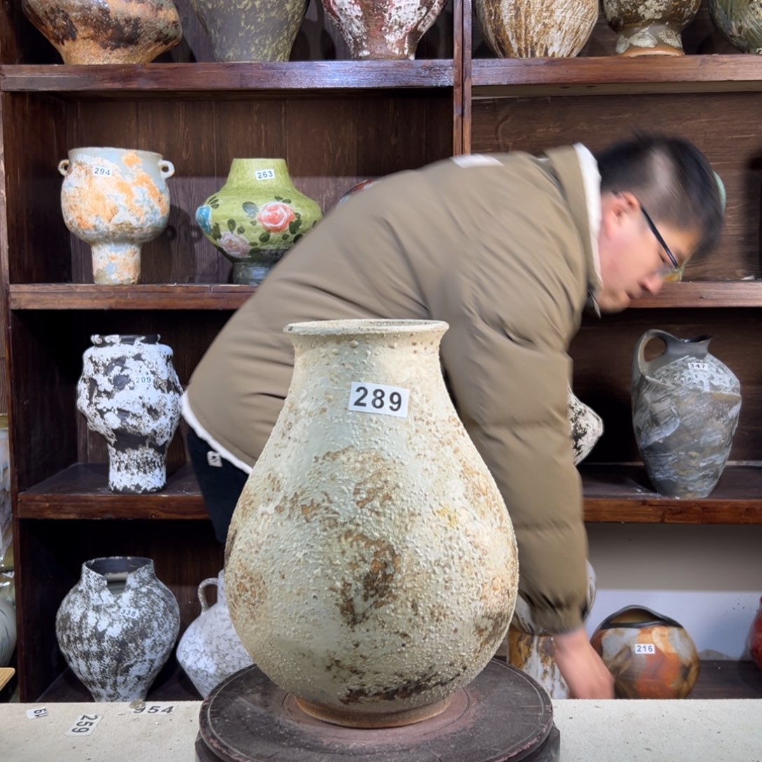 摆件289G8阿平左右的话题目光