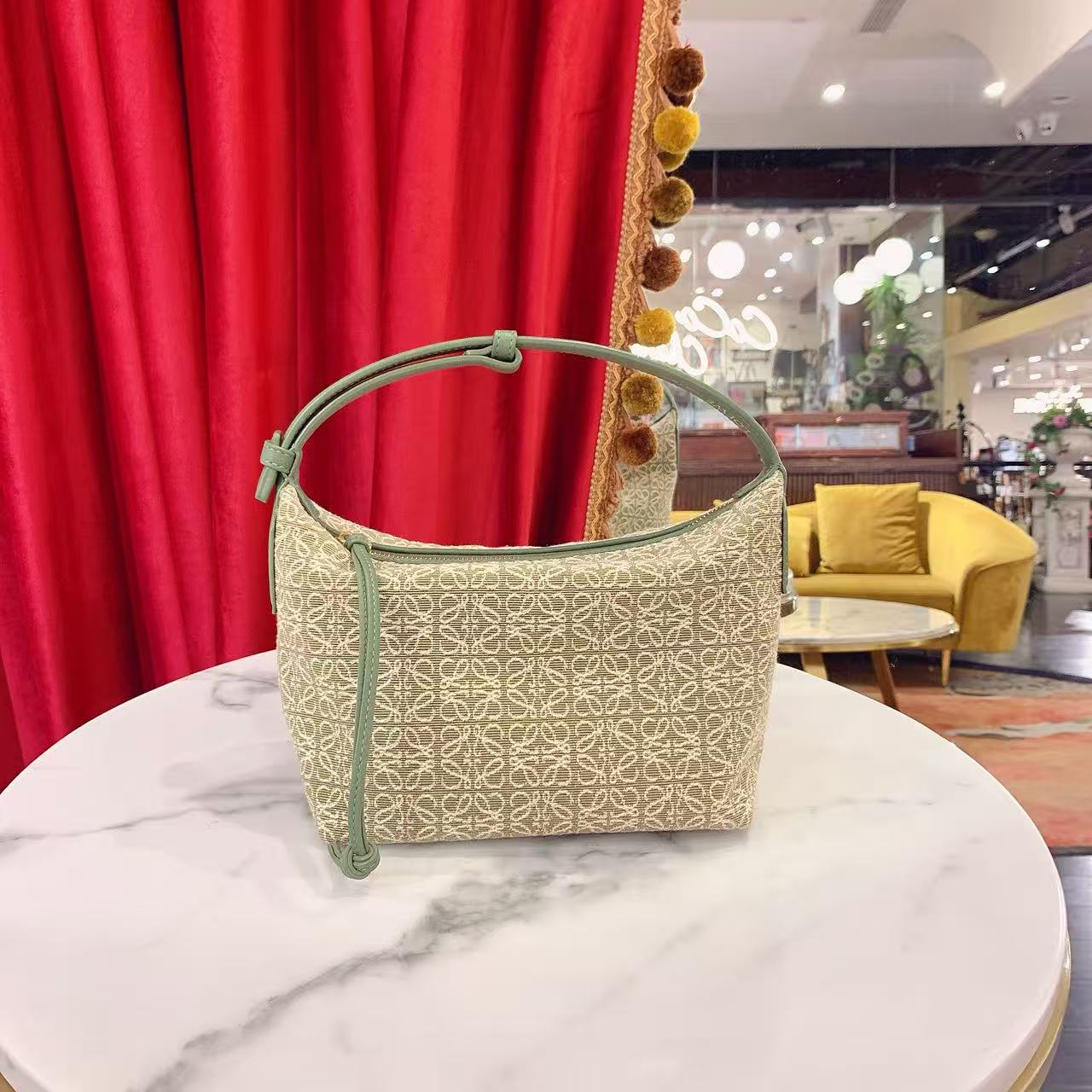 95新 LOEWE/罗意威 GGS罗意威cubi饭盒包绿色金扣帆布64987843