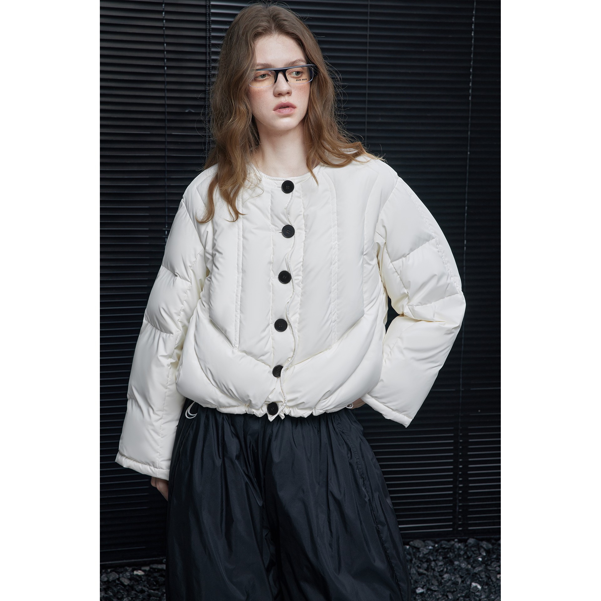 moment白色短款圆领羽绒服外套女2025冬季新款简约流行时尚感超火