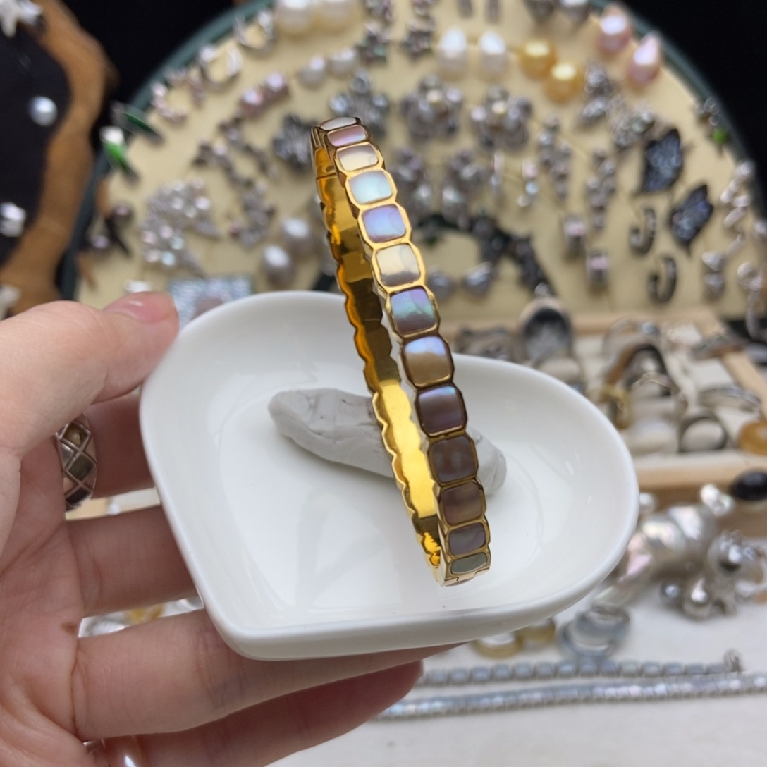 钛钢淡水珍珠画框炫彩贵妃镯