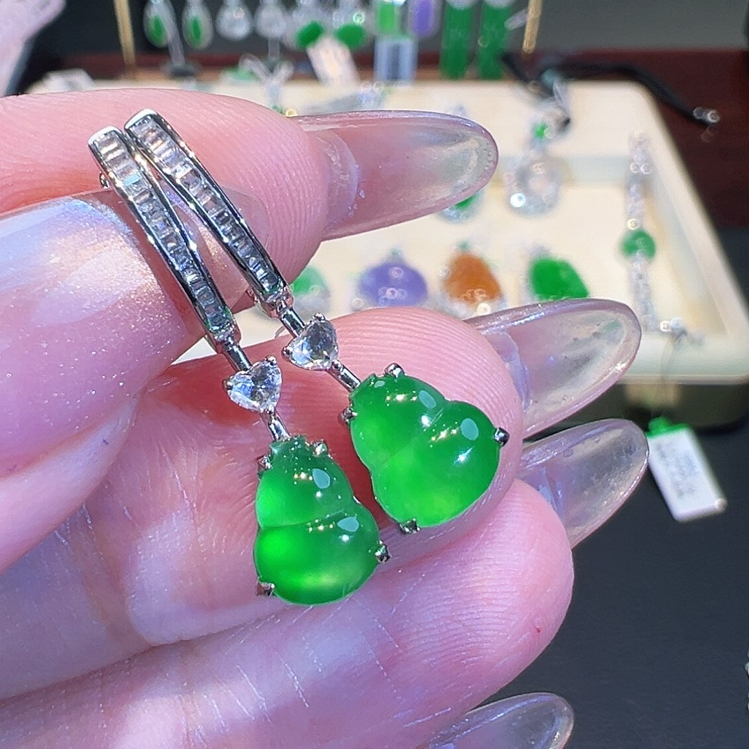 翡翠耳环18K金镶嵌翡翠