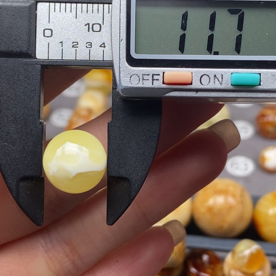 琥珀颈饰未镶嵌圆珠