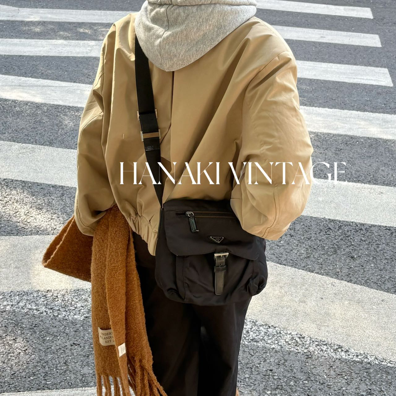 95新 Prada/普拉达 花绮中古/Prada尼龙单眼邮差斜挎包/95新