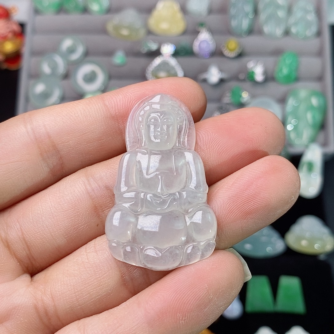 翡翠未镶嵌颈饰观音菩萨