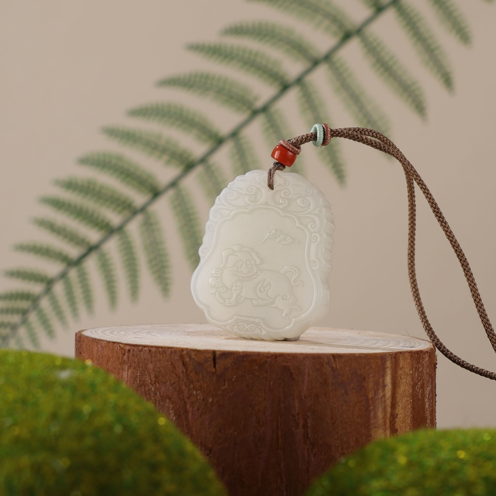 XX11905二十世纪和田玉狮子吊坠