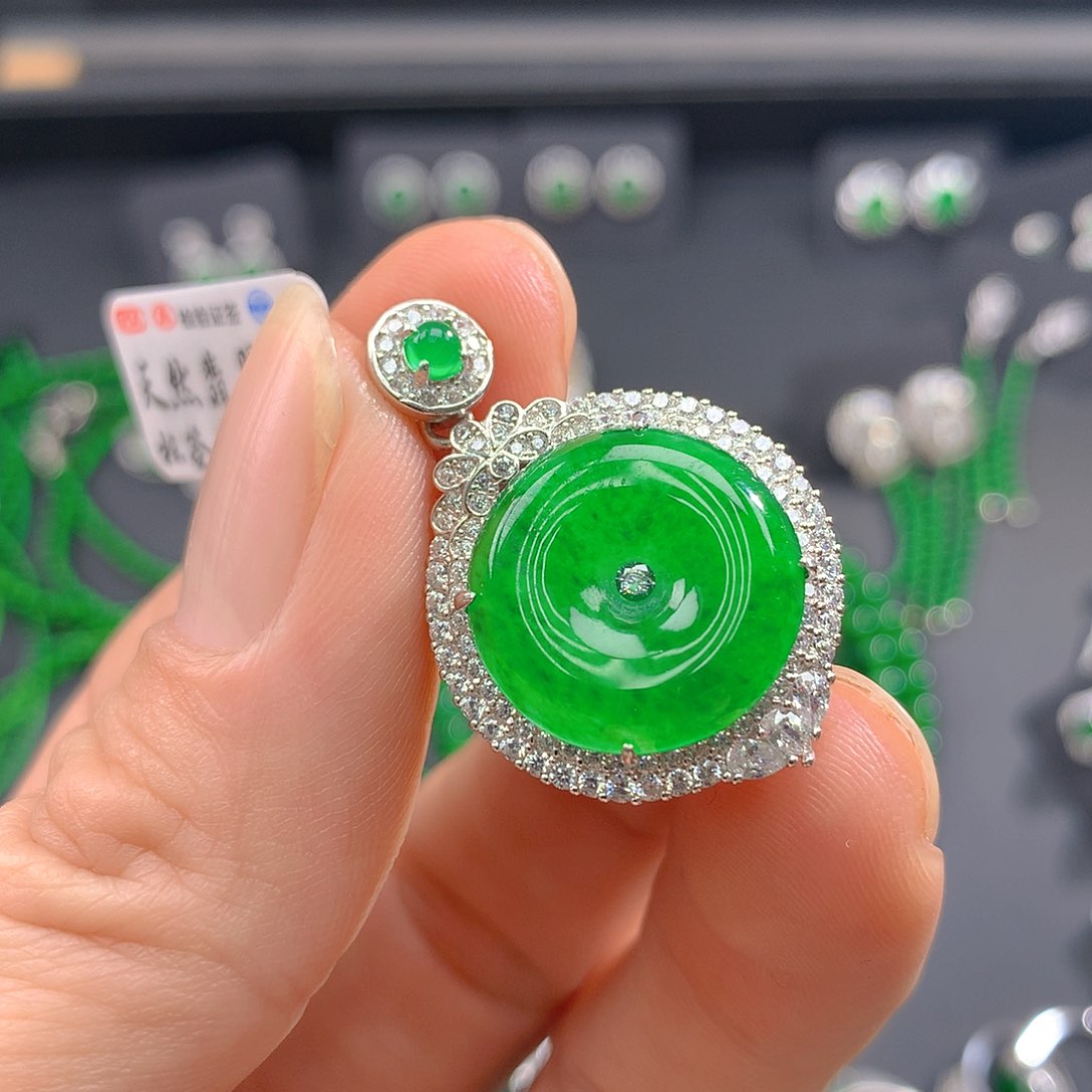 翡翠手链未镶嵌翡翠