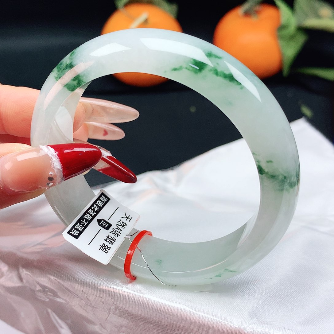 翡翠手镯未镶嵌59轮胎