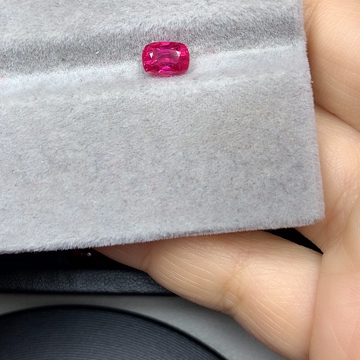 尖晶石裸石1.1ct粉绝地武士