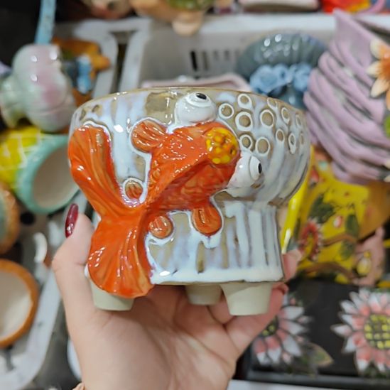 当场拍满15元发货不凑不发，花盆盆口不方不圆有针孔黑点是正常的，