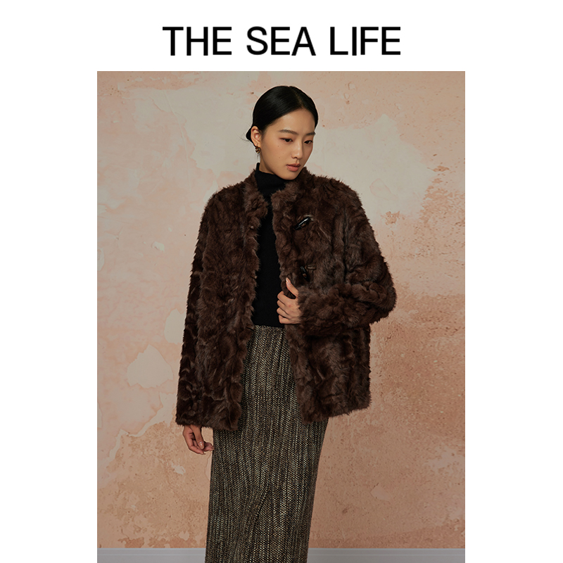 欧海一生25冬秋冬服饰牛角扣仿托卡皮草英伦风女装保暖外套180002