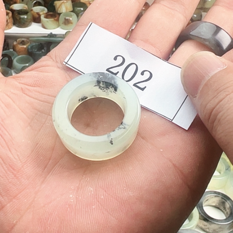 【闪购商品】蛇纹石玉戒指未镶嵌曾****瑜