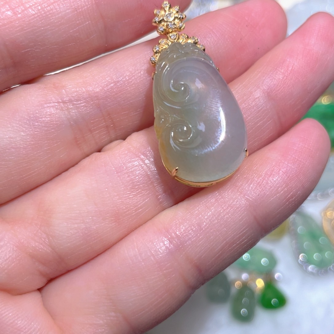 翡翠颈饰18K金镶嵌翡翠