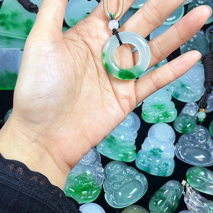 大***喵翡翠未镶嵌颈饰吊坠