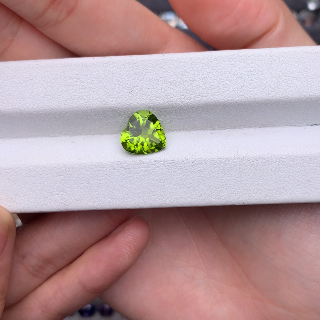 未镶嵌裸石橄榄石裸石