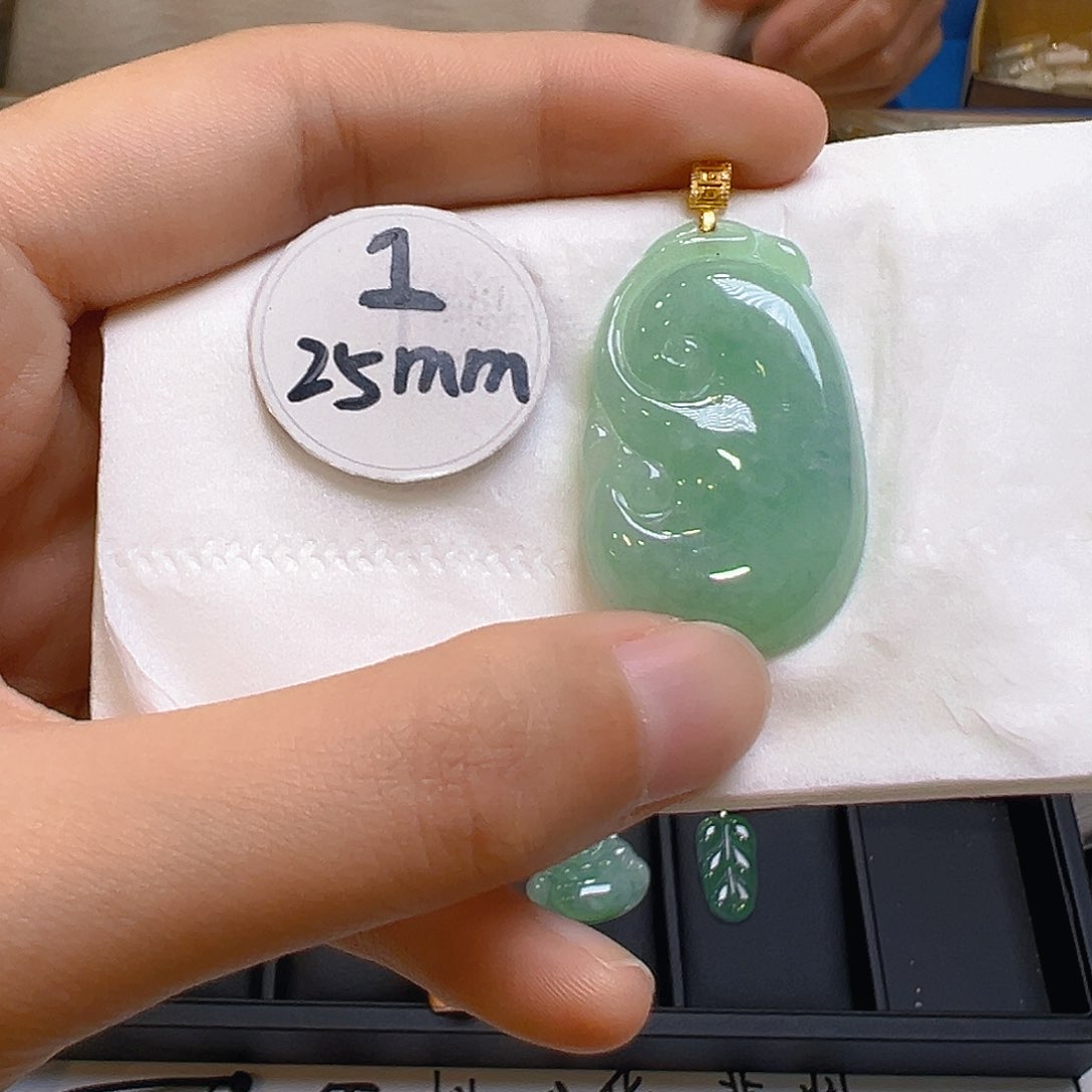 翡翠颈饰18K金镶嵌翡翠