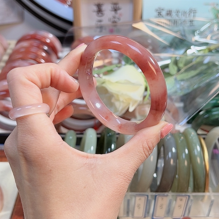 石英质玉手镯未镶嵌云*歌