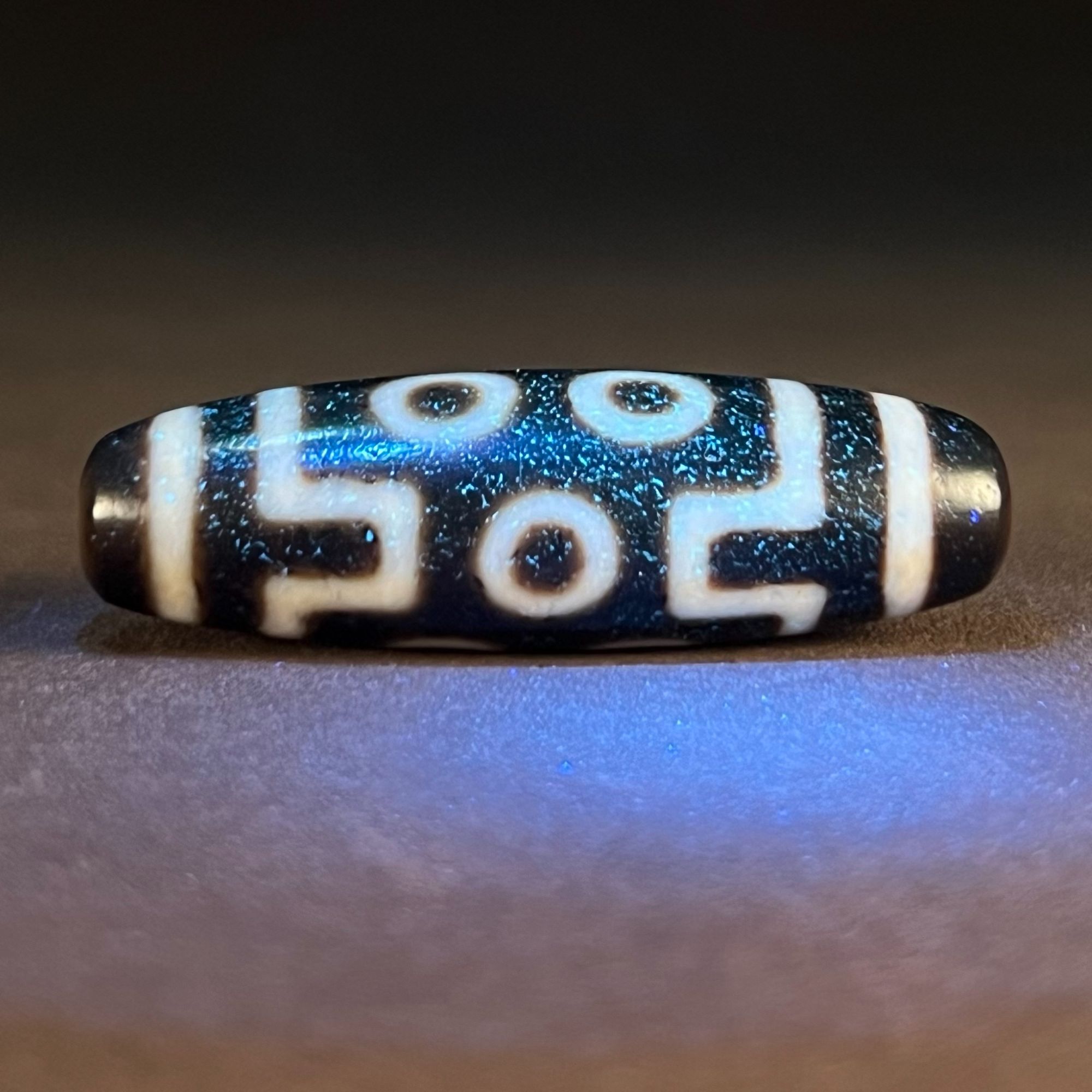 鹏程古韵超顶藏式仿古牙黄七眼45mm玛瑙颈饰