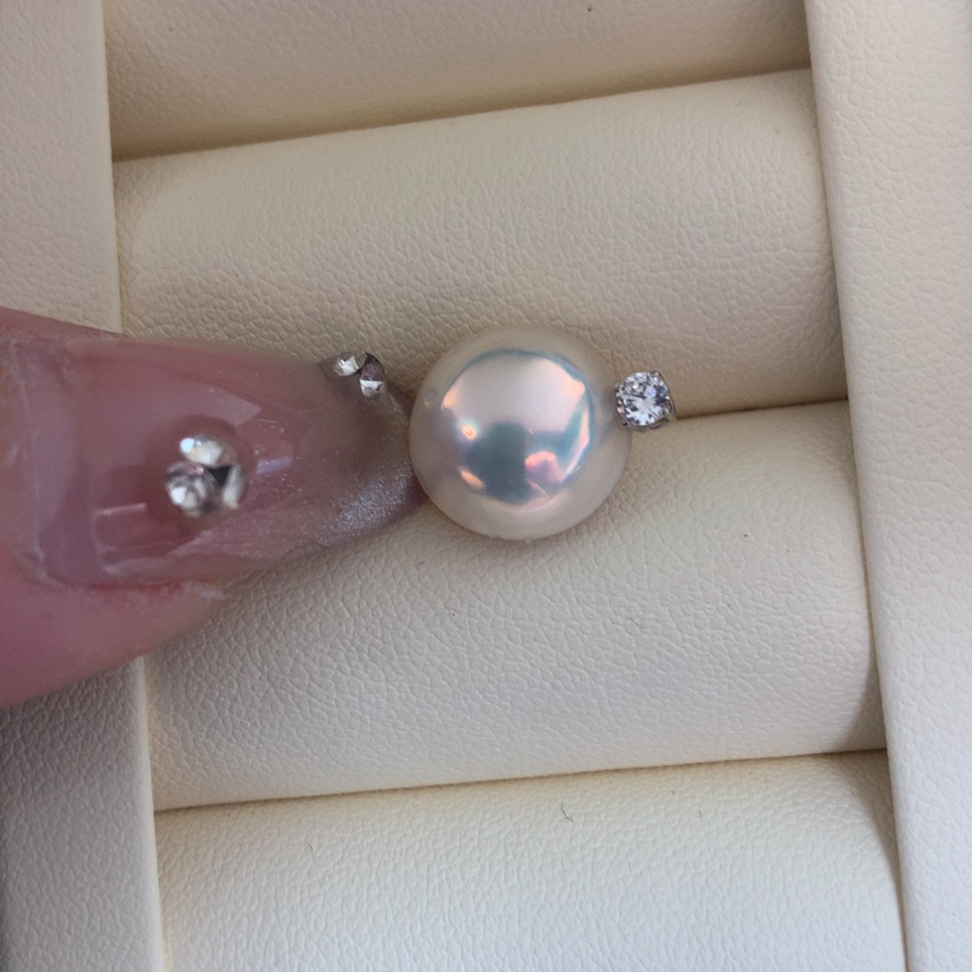 拼合珍珠（马贝珠）颈饰18K金镶嵌