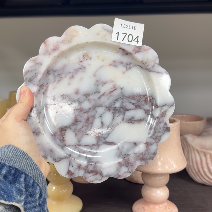 Y****L。 1704。        