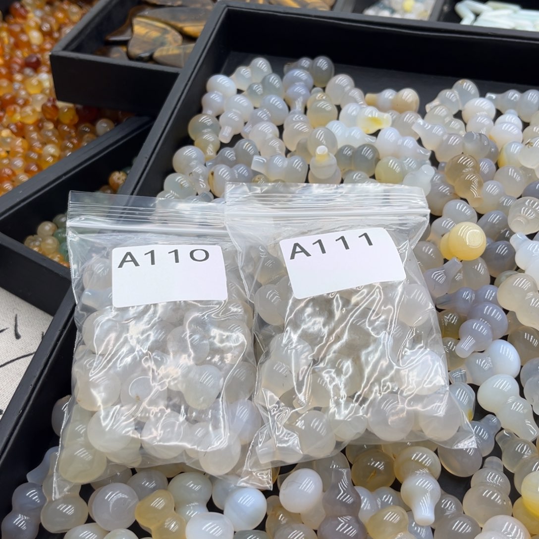 都***人玛瑙/玉髓合金颈饰