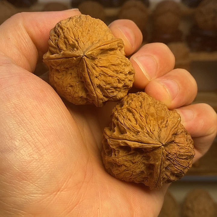 文玩核桃吊坠三棱1