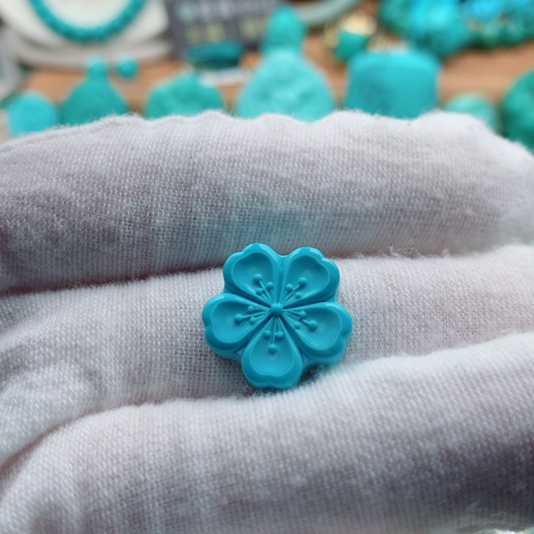 绿松石颈饰未镶嵌阿**1