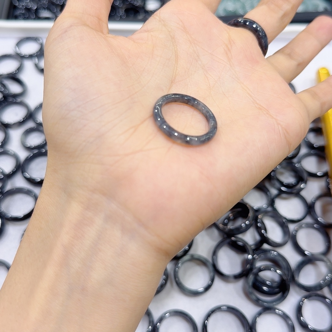 呵***子水晶手串未镶嵌市场代购无鉴赏不退换无折扣