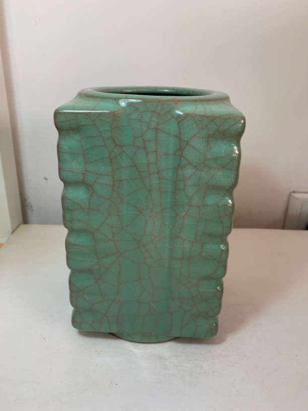 官窑四方圆口宗瓶