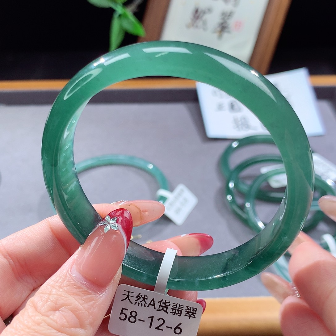 翡翠手镯（圆镯）未镶嵌