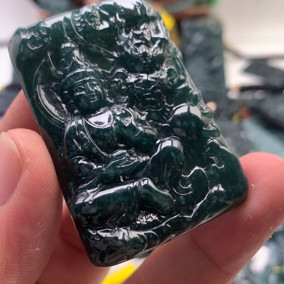 颈饰未镶嵌翡翠观音