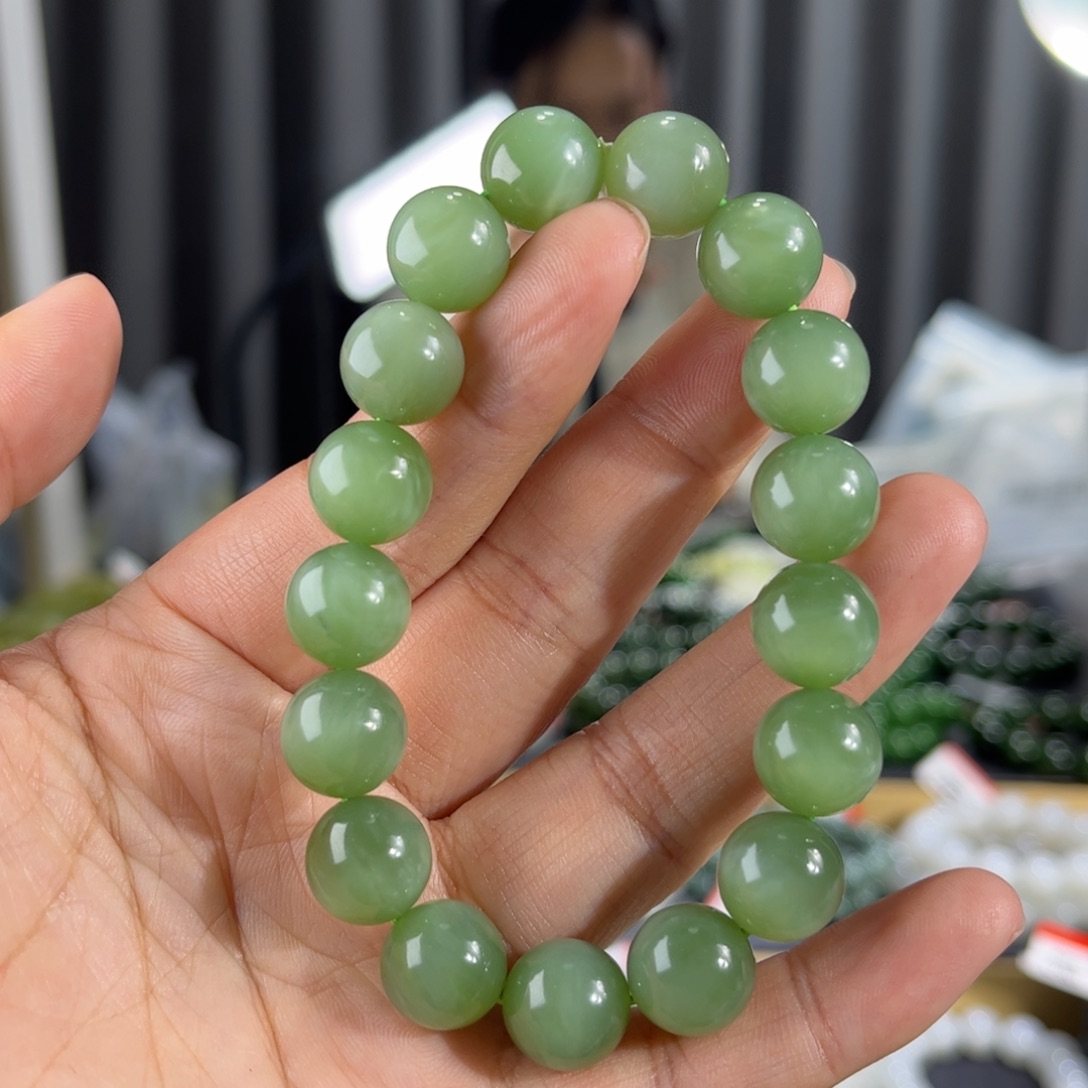 手串未镶嵌和田玉俄料粉绿带猫眼卡12圆珠