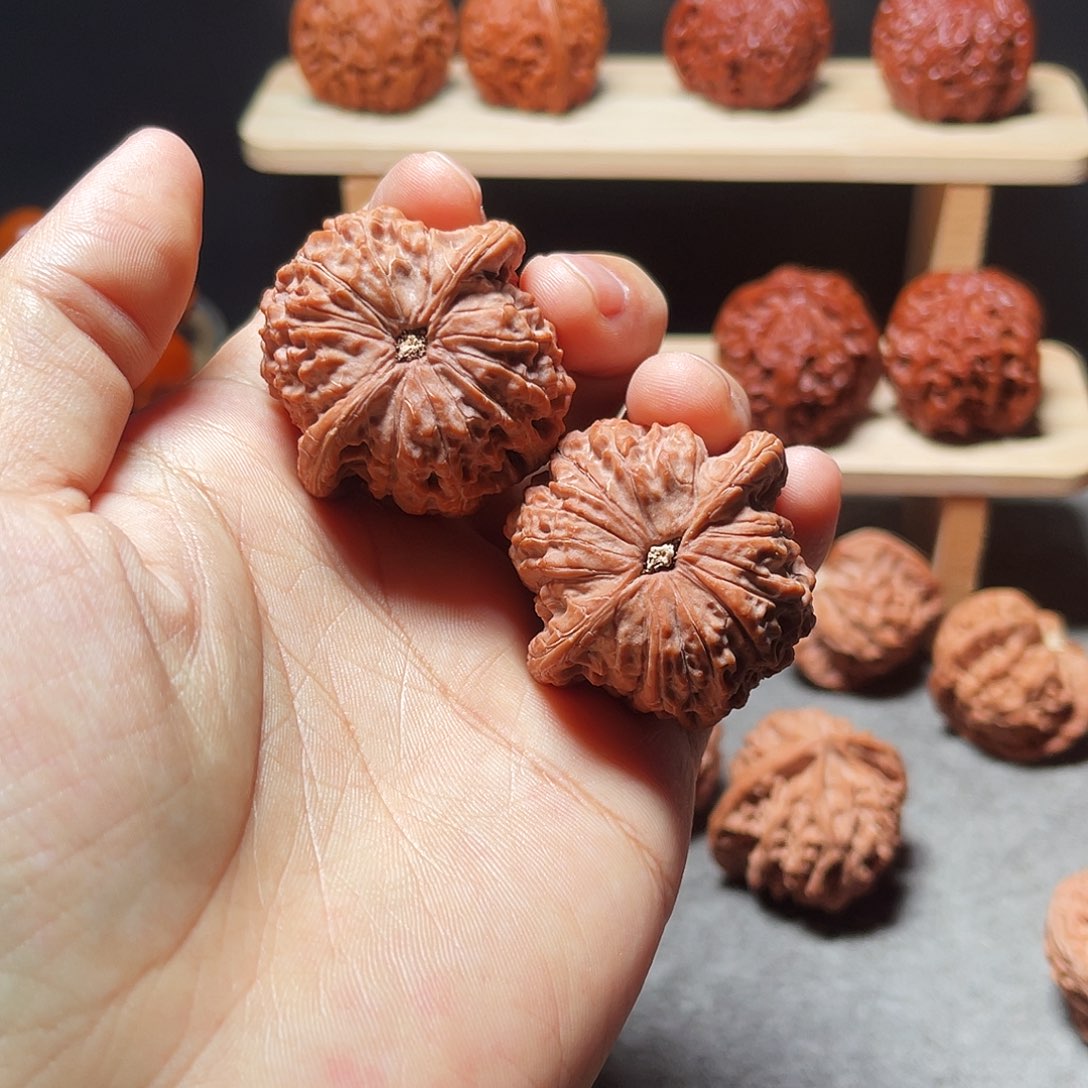 王***贵文玩核桃把件血麒麟