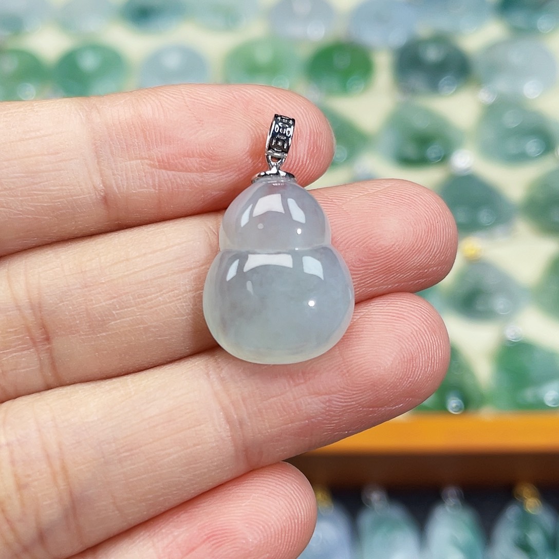 翡翠颈饰18K金镶嵌吊坠