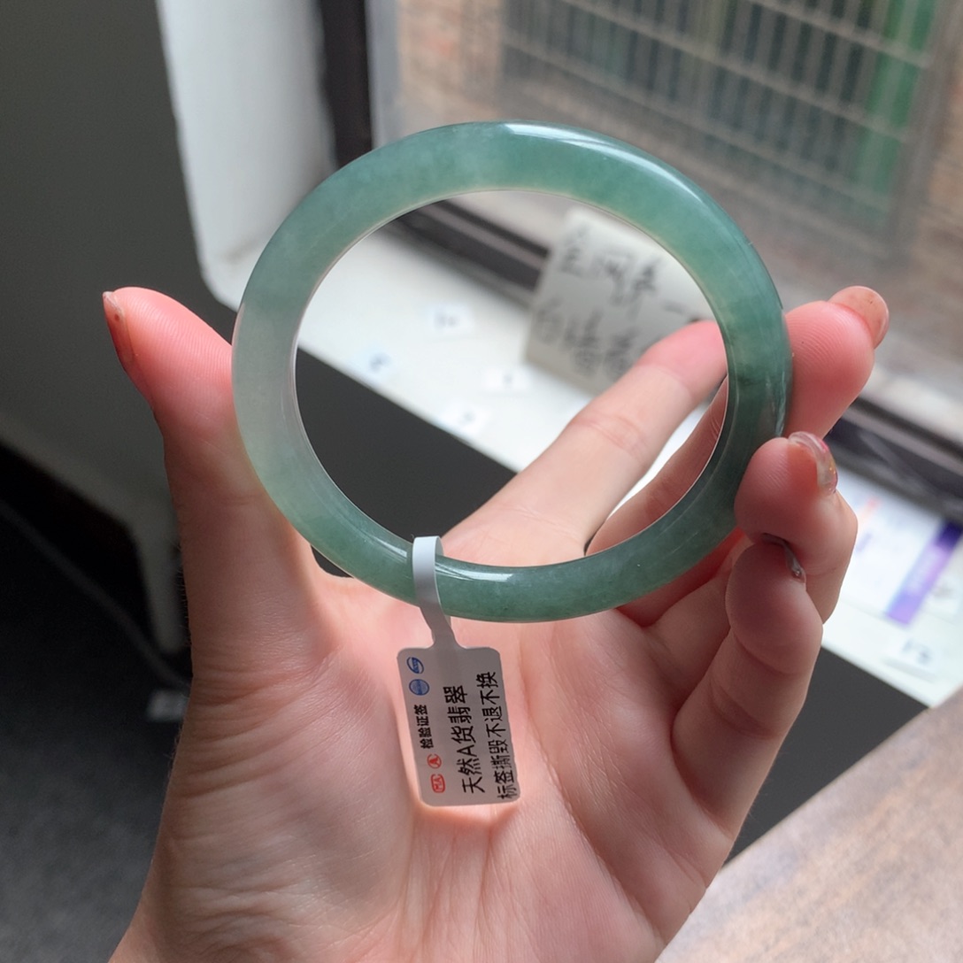 翡翠手镯未镶嵌手镯