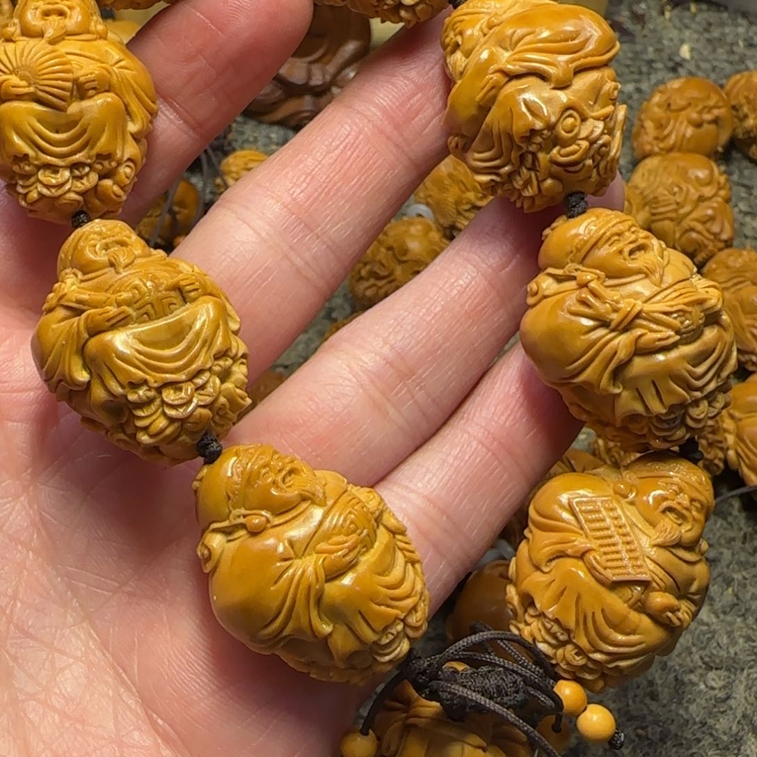 橄榄核吊坠蒙*涛……………………