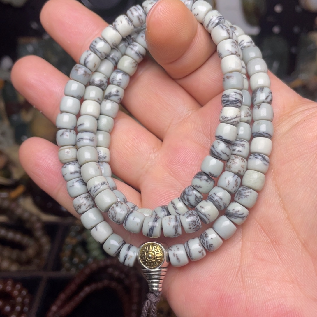 透闪石质玉未镶嵌颈饰7×6