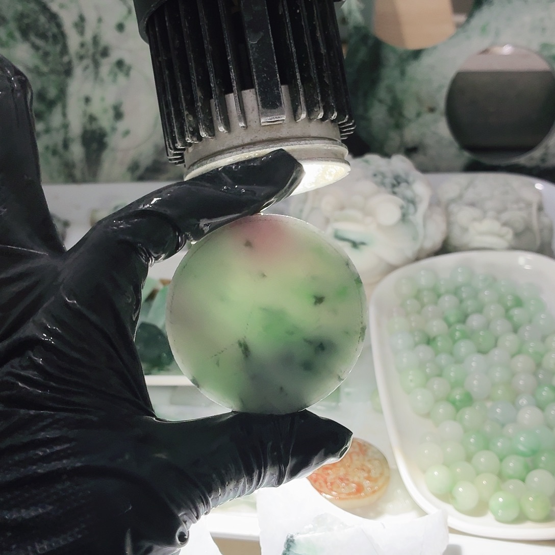 翡翠未镶嵌颈饰边角料