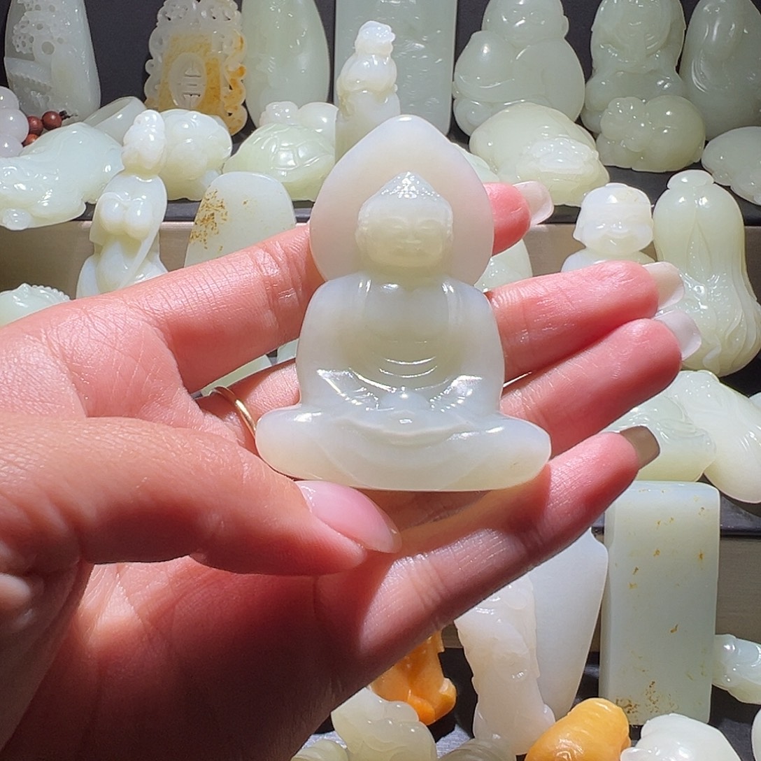 L***x和田玉未镶嵌颈饰