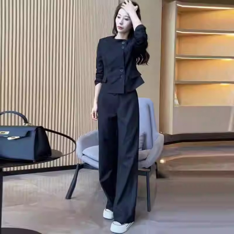 La babite2025新款时髦洋气显瘦短外套阔腿裤女神范两件套潮