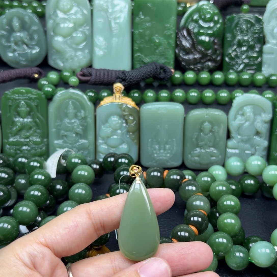 和田玉未镶嵌颈饰