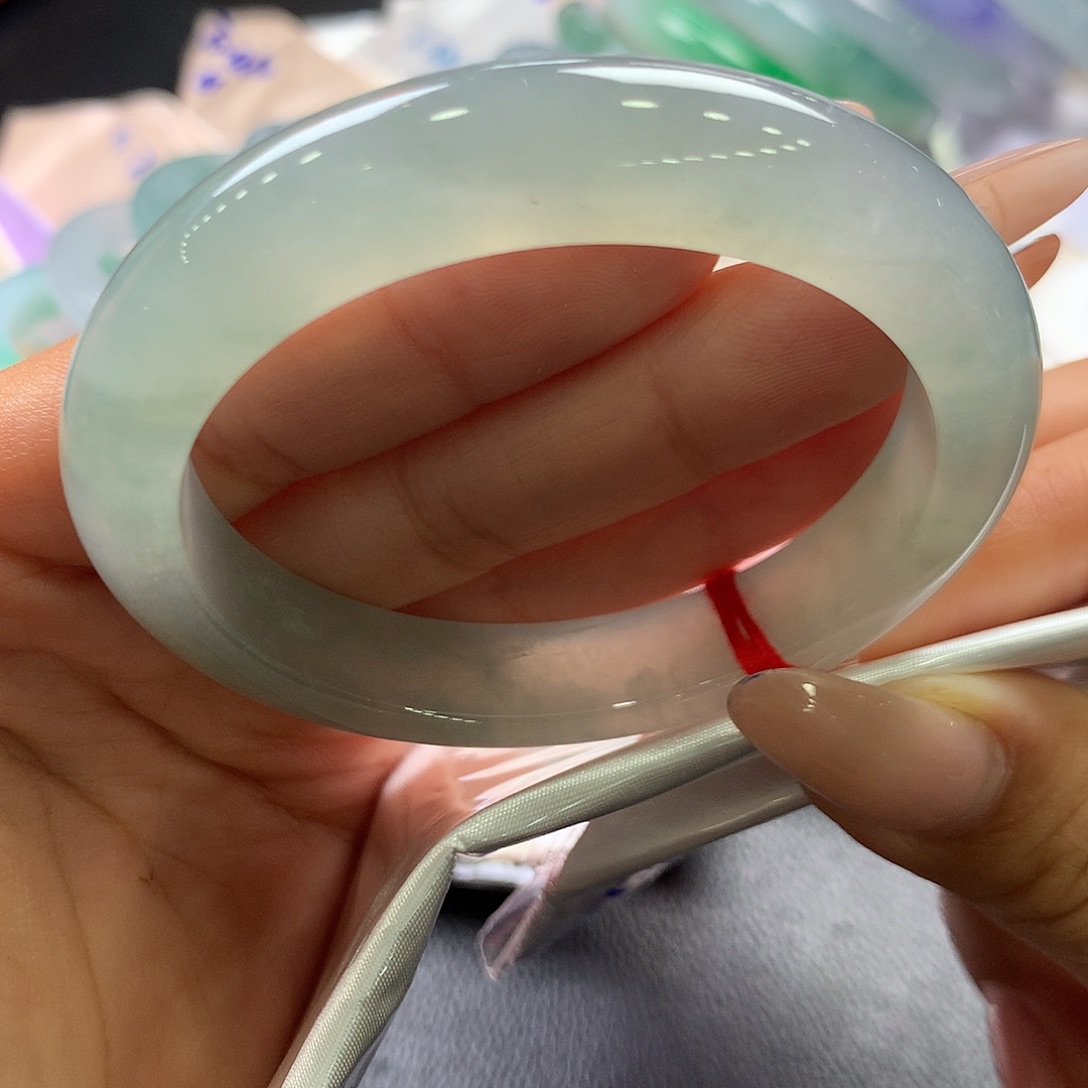 翡翠未镶嵌手镯28号。